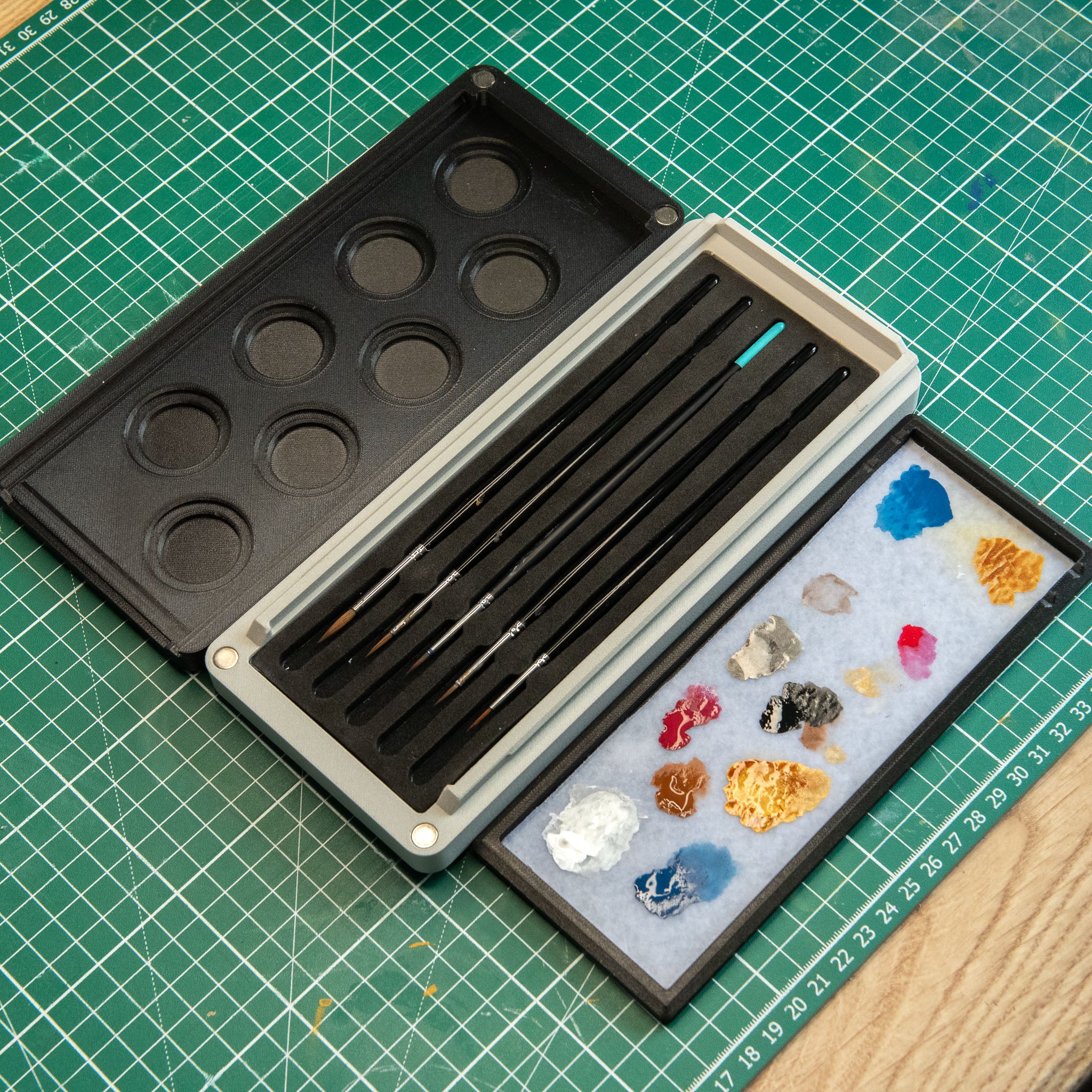 The Black Mantle Brush Box - Black
