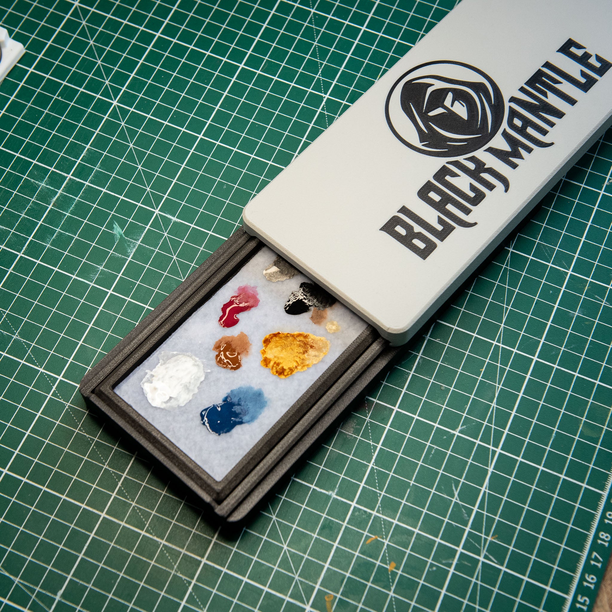 The Black Mantle Brush Box - Grey