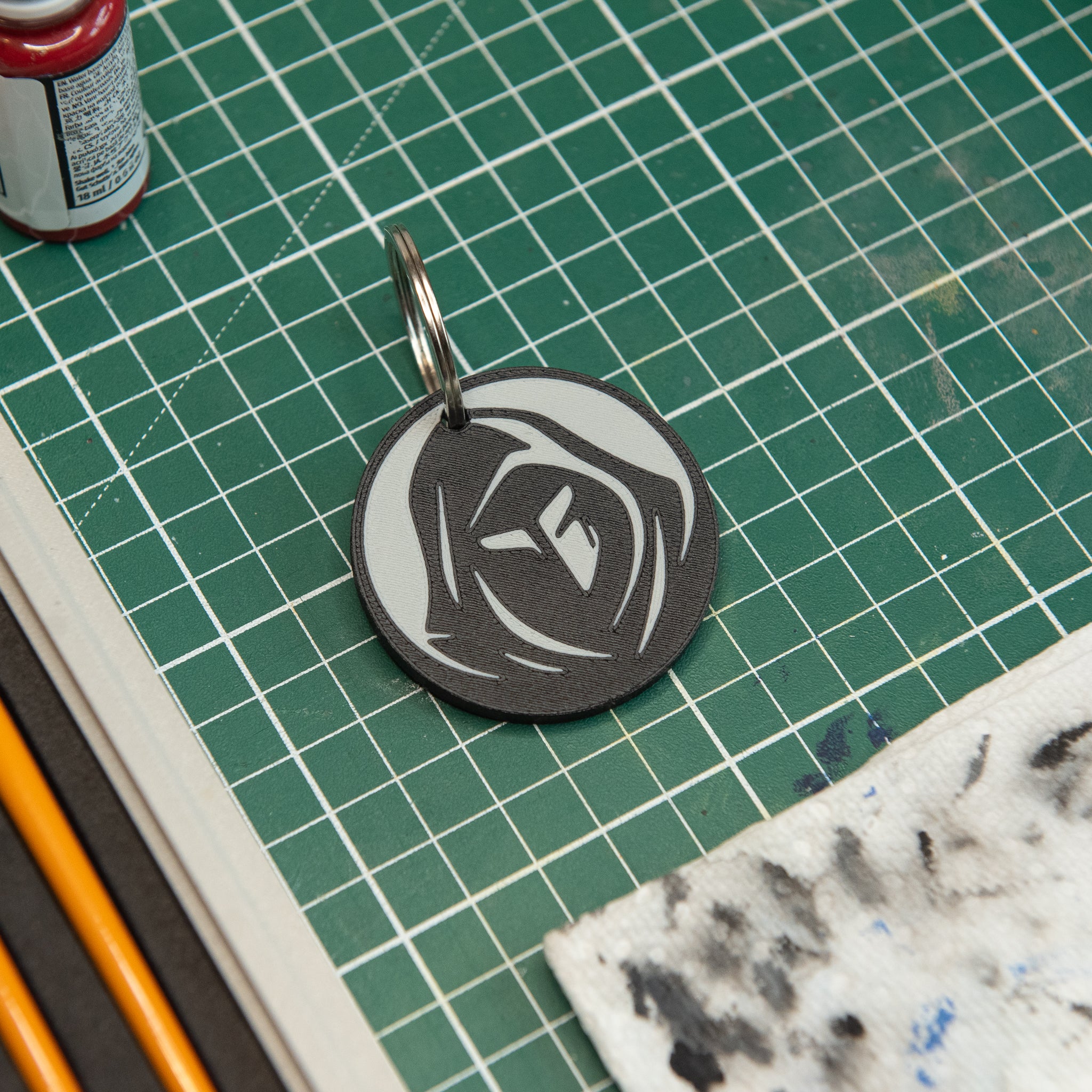 Black Mantle Keyring - The Veil